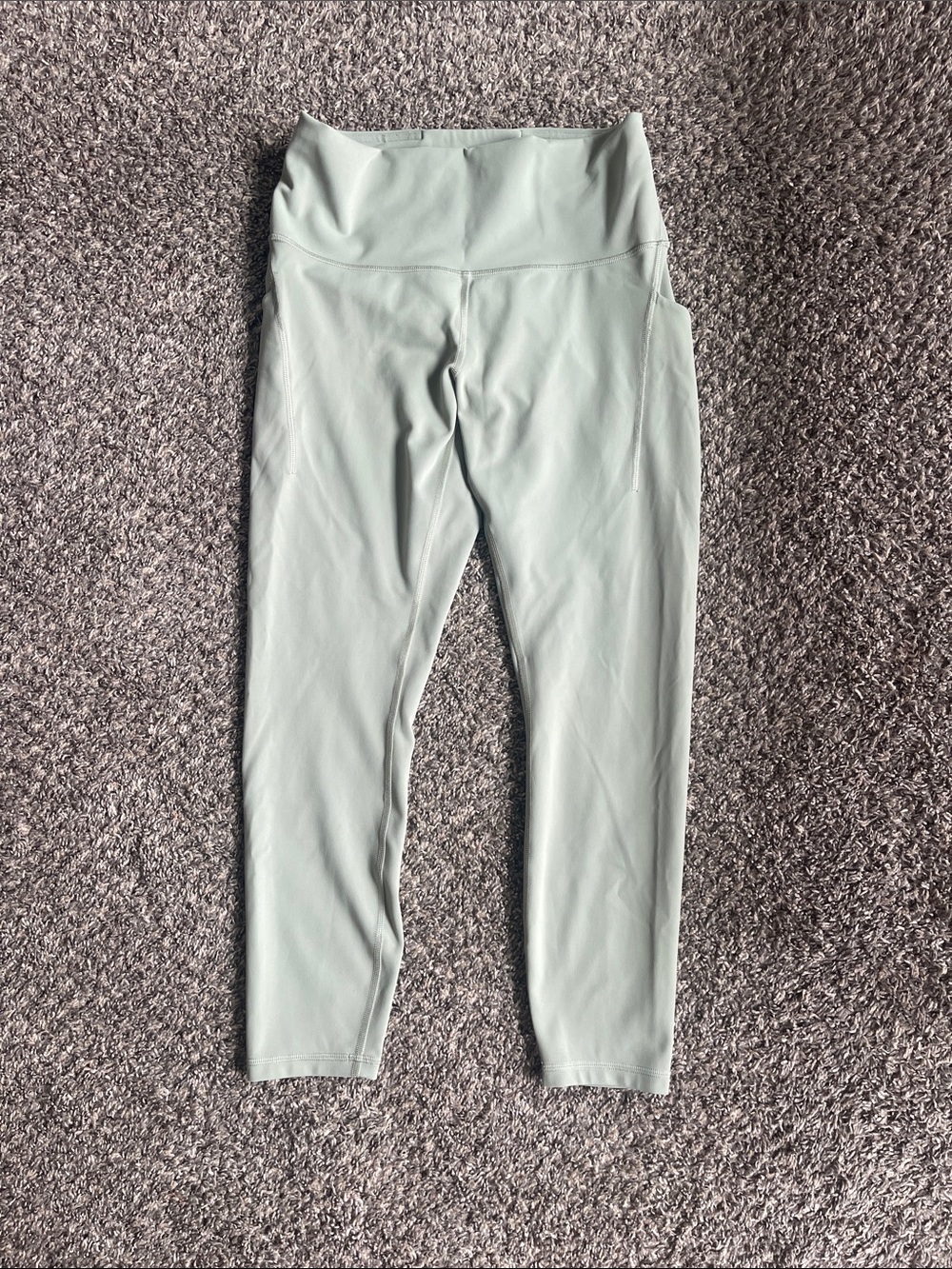Lululemon light green Wunder Train leggings with pockets 25”